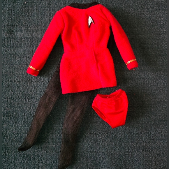 Barbie - Star Trek Lieutenant Uniform - Picture 1 of 1